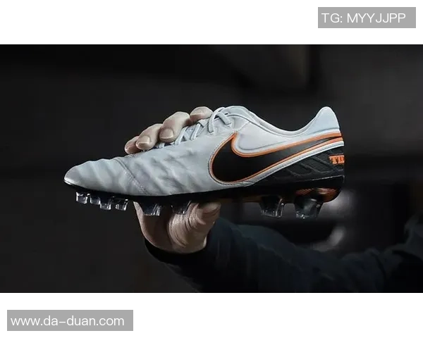 提升运动表现的足球内衣长袖选择指南让你在赛场上尽显风采