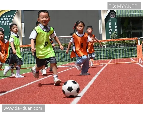 幼师足球课堂：培养孩子团队合作与运动精神的最佳选择