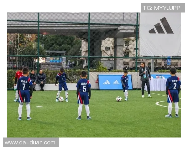 智能电动足球门助力青少年足球训练提升运动乐趣与技能发展