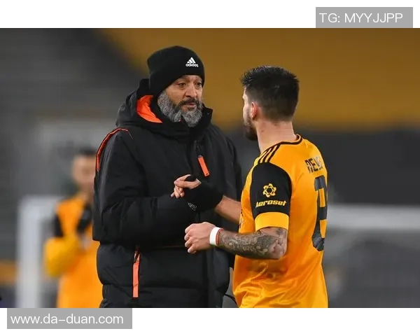 足球韩光华的传奇之路：从草根球员到顶级教练的奋斗故事